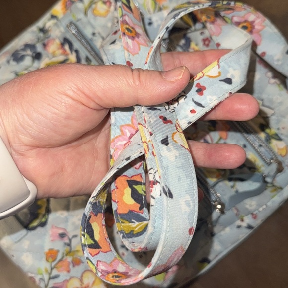 Vera Bradley light blue flower pattern triple zip crossbody purse - Picture 14 of 17